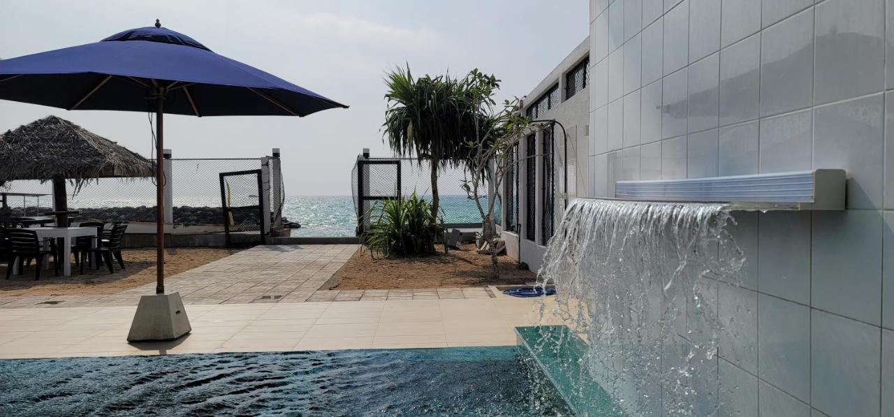White Sand Villa - Beach Front Hikkaduwa Exterior photo