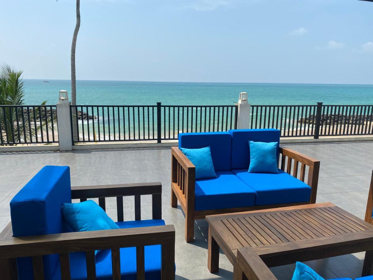 White Sand Villa - Beach Front Hikkaduwa Exterior photo