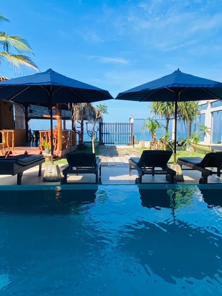 White Sand Villa - Beach Front Hikkaduwa Exterior photo