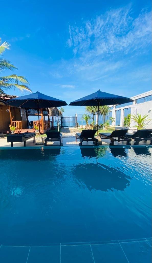 White Sand Villa - Beach Front Hikkaduwa Exterior photo